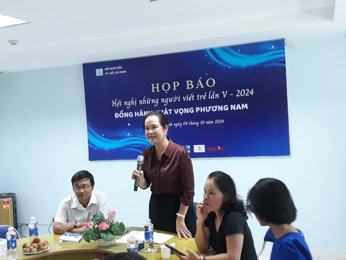 Nguyễn Nhật Ánh, Nguyễn Ngọc Tư cổ vũ người viết trẻ- Ảnh 1. Nguyễn Nhật Ánh, Nguyễn Ngọc Tư cổ vũ người viết trẻ- Ảnh 1.