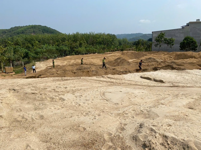 Sau loạt bài điều tra của Báo Người Lao Động: Đã di dời các bãi tập kết cát lậu- Ảnh 1. Sau loạt bài điều tra của Báo Người Lao Động: Đã di dời các bãi tập kết cát lậu- Ảnh 1.
