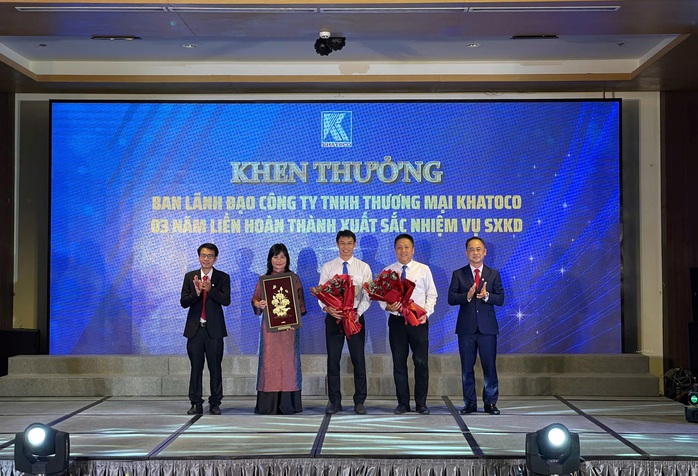 Khatoco tri ân người lao động cống hiến lâu năm- Ảnh 4. Khatoco tri ân người lao động cống hiến lâu năm- Ảnh 4.