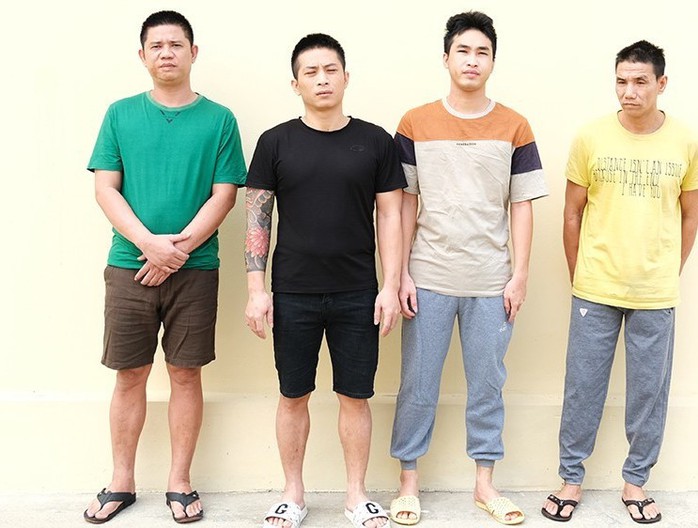 Nhóm tội phạm chuyên trộm hộp đen ô tô sa lưới
- Ảnh 1. Nhóm tội phạm chuyên trộm hộp đen ô tô sa lưới
- Ảnh 1.
