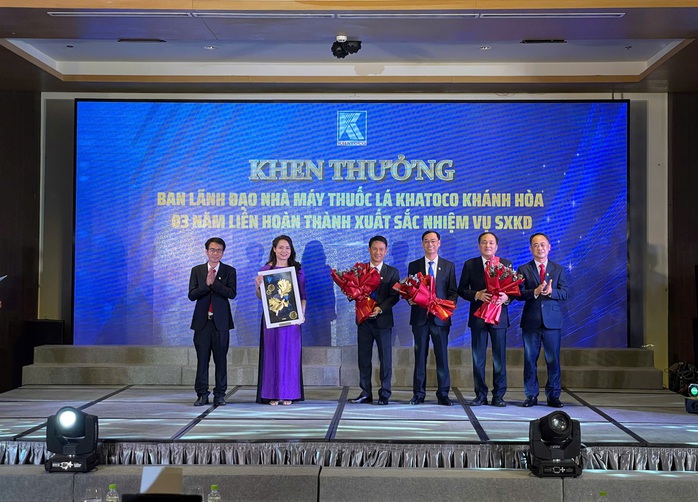 Khatoco tri ân người lao động cống hiến lâu năm- Ảnh 2. Khatoco tri ân người lao động cống hiến lâu năm- Ảnh 2.