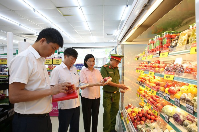 Bất ngờ với “2 văn bản thành lập đoàn kiểm tra cơ sở kinh doanh của ngành y tế”- Ảnh 2. Bất ngờ với “2 văn bản thành lập đoàn kiểm tra cơ sở kinh doanh của ngành y tế”- Ảnh 2.