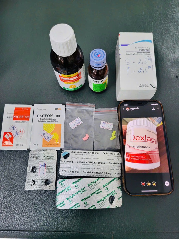 Uống 11 loại thuốc chữa ho, bé trai sốc phản vệ- Ảnh 1. Uống 11 loại thuốc chữa ho, bé trai sốc phản vệ- Ảnh 1.
