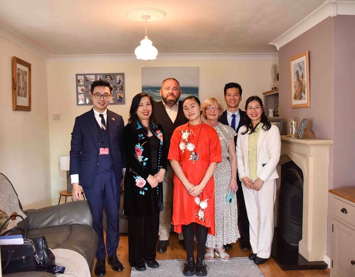 Thứ trưởng Lê Thị Thu Hằng thăm gia đình Ireland nhận con nuôi Việt Nam- Ảnh 4. Thứ trưởng Lê Thị Thu Hằng thăm gia đình Ireland nhận con nuôi Việt Nam- Ảnh 4.