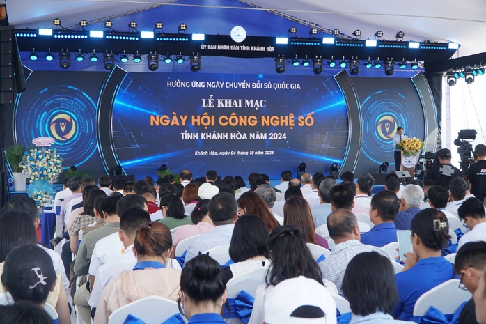 Khánh Hòa phấn đấu lọt top đầu về chuyển đổi số- Ảnh 1. Khánh Hòa phấn đấu lọt top đầu về chuyển đổi số- Ảnh 1.