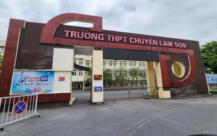 Vụ "lùm xùm" ở Trường THPT Chuyên Lam Sơn: Thanh tra Sở vào cuộc- Ảnh 1. Vụ "lùm xùm" ở Trường THPT Chuyên Lam Sơn: Thanh tra Sở vào cuộc- Ảnh 1.