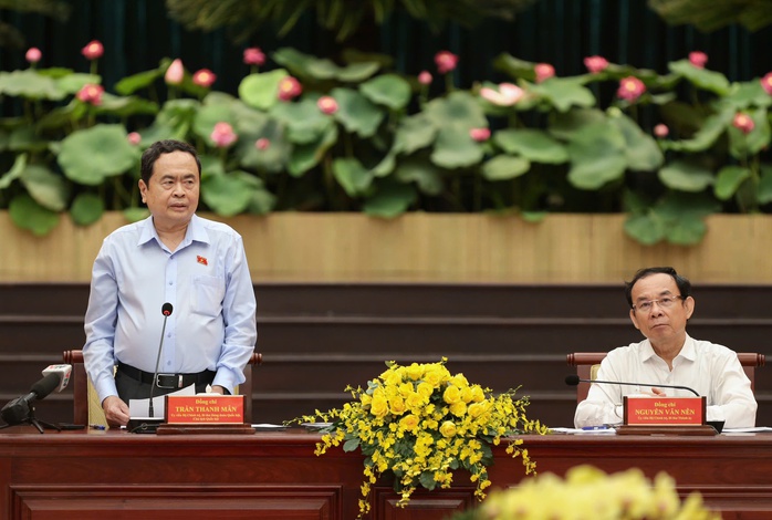 Chủ tịch Quốc hội: Nghiên cứu kỹ các kiến nghị
để tháo gỡ khó khăn, vướng mắc cho TP HCM- Ảnh 1. Chủ tịch Quốc hội: Nghiên cứu kỹ các kiến nghị
để tháo gỡ khó khăn, vướng mắc cho TP HCM- Ảnh 1.