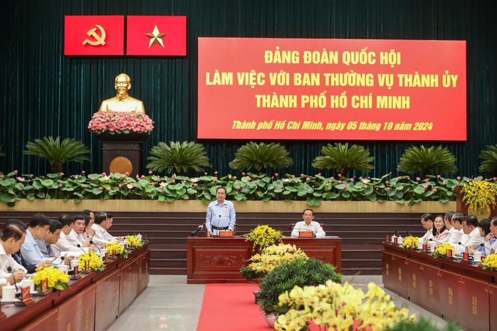 Chủ tịch Quốc hội: Nghiên cứu kỹ các kiến nghị
để tháo gỡ khó khăn, vướng mắc cho TP HCM- Ảnh 3. Chủ tịch Quốc hội: Nghiên cứu kỹ các kiến nghị
để tháo gỡ khó khăn, vướng mắc cho TP HCM- Ảnh 3.