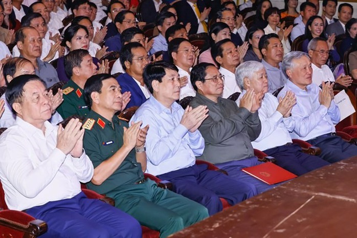 Thủ tướng phát động chương trình hỗ trợ "Mái ấm cho đồng bào tôi"- Ảnh 1. Thủ tướng phát động chương trình hỗ trợ "Mái ấm cho đồng bào tôi"- Ảnh 1.