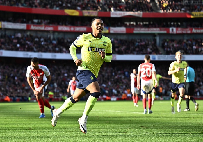 Arsenal, Man City ngược dòng thắng đậm trên sân nhà- Ảnh 1. Arsenal, Man City ngược dòng thắng đậm trên sân nhà- Ảnh 1.