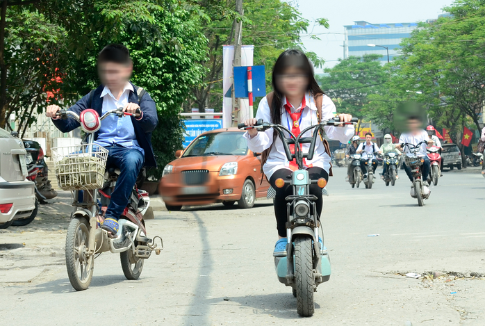 Người lái xe dưới 18 tuổi có phải khám sức khoẻ?- Ảnh 1. Người lái xe dưới 18 tuổi có phải khám sức khoẻ?- Ảnh 1.