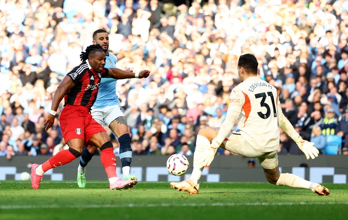 Arsenal, Man City ngược dòng thắng đậm trên sân nhà- Ảnh 6. Arsenal, Man City ngược dòng thắng đậm trên sân nhà- Ảnh 6.