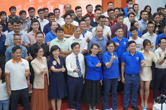 1.000 học sinh, sinh viên tham gia tập huấn làm nhà lãnh đạo tương lai- Ảnh 4. 1.000 học sinh, sinh viên tham gia tập huấn làm nhà lãnh đạo tương lai- Ảnh 4.