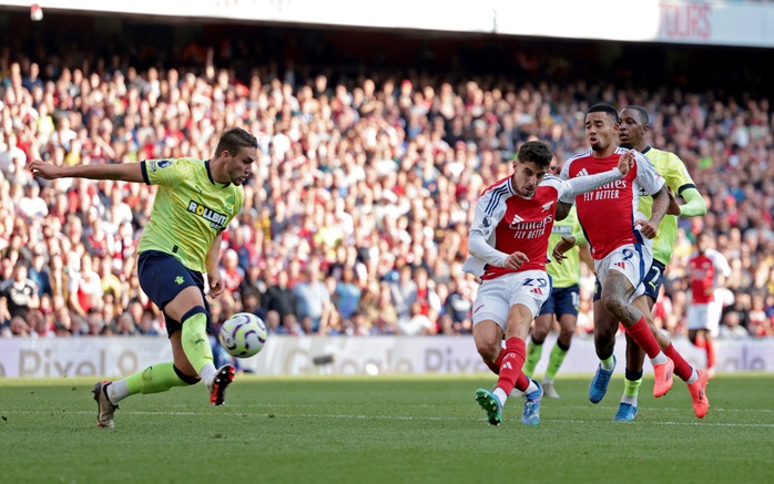 Arsenal, Man City ngược dòng thắng đậm trên sân nhà- Ảnh 2. Arsenal, Man City ngược dòng thắng đậm trên sân nhà- Ảnh 2.