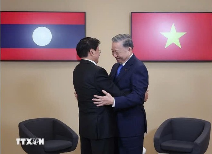 Tổng Bí thư, Chủ tịch nước Tô Lâm gặp Tổng Bí thư, Chủ tịch nước Lào- Ảnh 1. Tổng Bí thư, Chủ tịch nước Tô Lâm gặp Tổng Bí thư, Chủ tịch nước Lào- Ảnh 1.