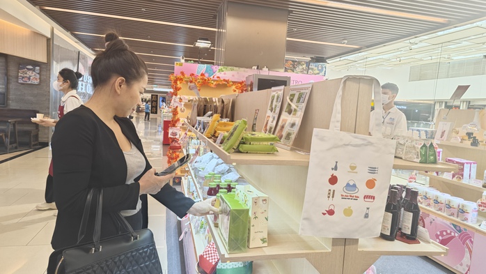 Cuối tuần dạo phố, nếm thử trái cây đặc sản Nhật Bản ngay trung tâm TP HCM- Ảnh 4. Cuối tuần dạo phố, nếm thử trái cây đặc sản Nhật Bản ngay trung tâm TP HCM- Ảnh 4.