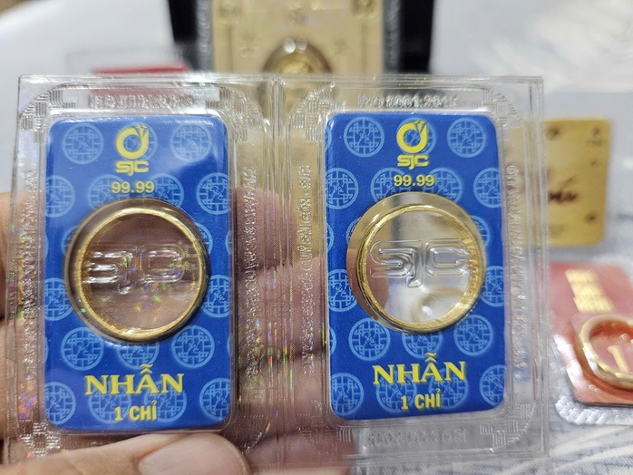 Giá vàng nhẫn lập đỉnh, vàng miếng SJC cao chót vót vào sáng 17-10 - Ảnh 1. Giá vàng nhẫn lập đỉnh, vàng miếng SJC cao chót vót vào sáng 17-10 - Ảnh 1.