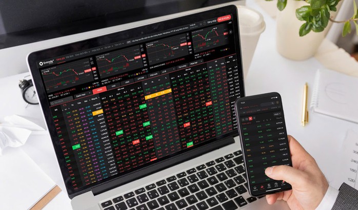 Nhiều nhà đầu tư cảm thấy bất lực trước những biến động của VN-Index thời gian gần đây. Ảnh: LAM GIANG Nhiều nhà đầu tư cảm thấy bất lực trước những biến động của VN-Index thời gian gần đây. Ảnh: LAM GIANG