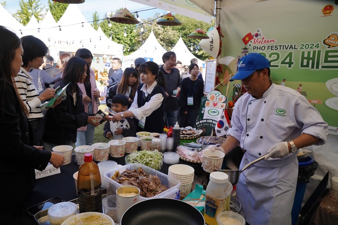 Vietnam Phở Festival 2024 do Saigontourist Group phối hợp Báo Tuổi Trẻ tổ chức tạo tiếng vang- Ảnh 5. Vietnam Phở Festival 2024 do Saigontourist Group phối hợp Báo Tuổi Trẻ tổ chức tạo tiếng vang- Ảnh 5.