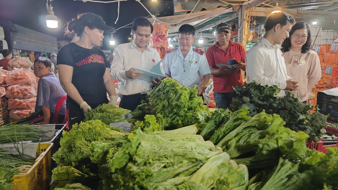 Áp lực quản lý an toàn thực phẩm- Ảnh 1. Áp lực quản lý an toàn thực phẩm- Ảnh 1.