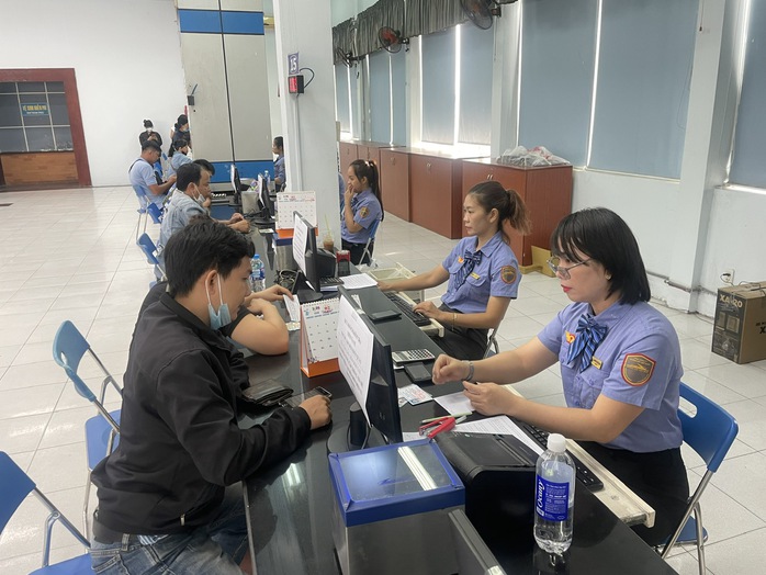 Ngày đầu bán vé tàu Tết: Nhiều người đến ga từ 3 giờ sáng, 21.000 vé hết vèo trong 90 phút- Ảnh 5.