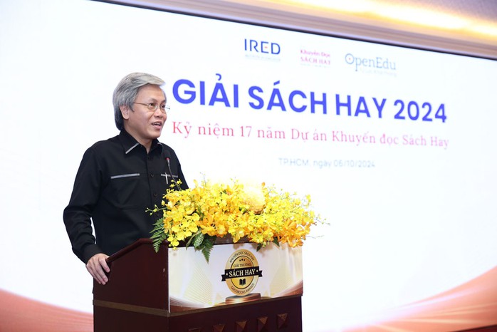 TS Giản Tư Trung chia sẻ về hành trình 17 năm khuyến đọc của Giải Sách hay TS Giản Tư Trung chia sẻ về hành trình 17 năm khuyến đọc của Giải Sách hay