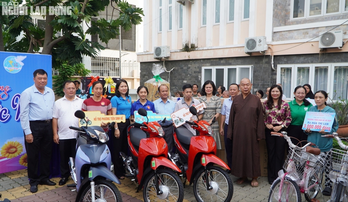 Một buổi sáng ngập tràn niềm vui ở quận 8 - TP HCM- Ảnh 4. Một buổi sáng ngập tràn niềm vui ở quận 8 - TP HCM- Ảnh 4.
