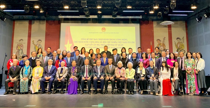 Tổng Bí thư, Chủ tịch nước Tô Lâm gặp cộng đồng người Việt Nam tại Pháp- Ảnh 5. Tổng Bí thư, Chủ tịch nước Tô Lâm gặp cộng đồng người Việt Nam tại Pháp- Ảnh 5.