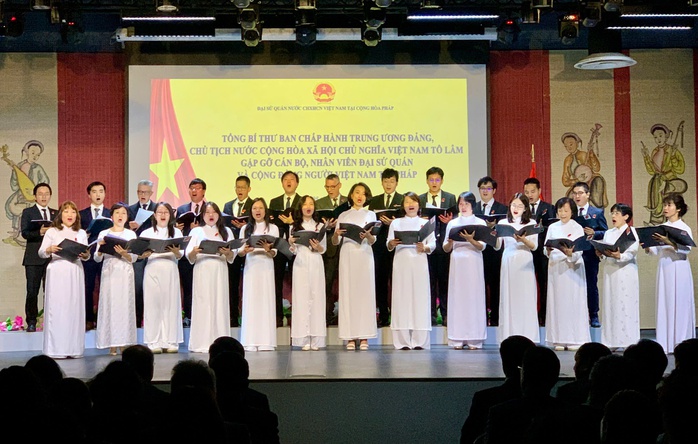 Tổng Bí thư, Chủ tịch nước Tô Lâm gặp cộng đồng người Việt Nam tại Pháp- Ảnh 4. Tổng Bí thư, Chủ tịch nước Tô Lâm gặp cộng đồng người Việt Nam tại Pháp- Ảnh 4.