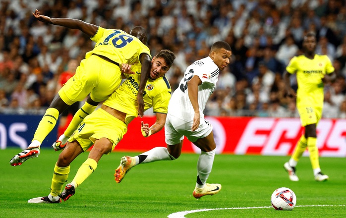 Real Madrid "bắn hạ" Villarreal hai bàn, mất hai trụ cột- Ảnh 1. Real Madrid "bắn hạ" Villarreal hai bàn, mất hai trụ cột- Ảnh 1.