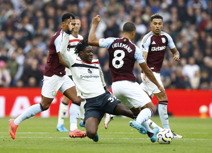 Cầm chân Aston Villa, Man United níu "ghế" thầy Ten Hag- Ảnh 3. Cầm chân Aston Villa, Man United níu "ghế" thầy Ten Hag- Ảnh 3.