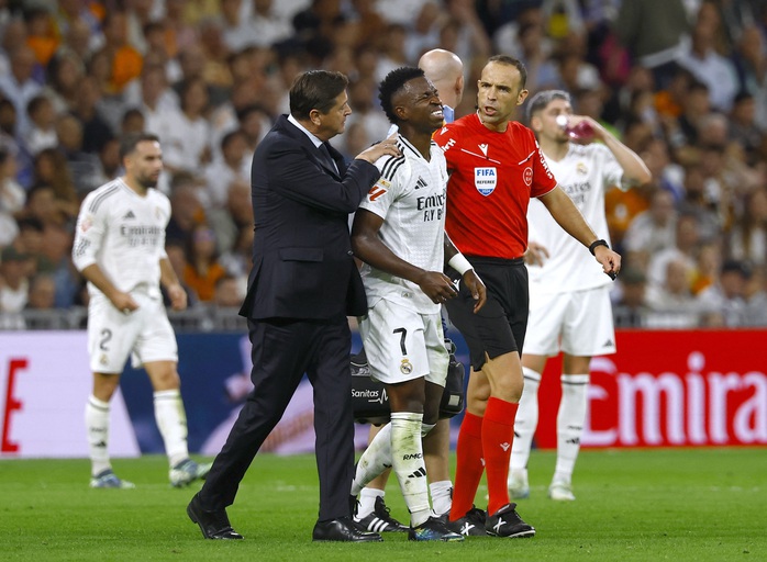 Real Madrid "bắn hạ" Villarreal hai bàn, mất hai trụ cột- Ảnh 5. Real Madrid "bắn hạ" Villarreal hai bàn, mất hai trụ cột- Ảnh 5.