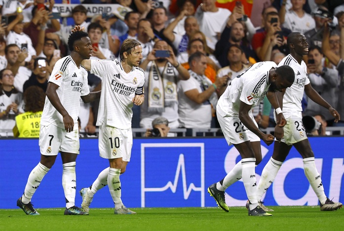 Real Madrid "bắn hạ" Villarreal hai bàn, mất hai trụ cột- Ảnh 4. Real Madrid "bắn hạ" Villarreal hai bàn, mất hai trụ cột- Ảnh 4.