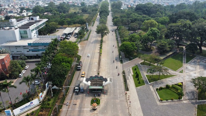 KCN Amata (TP Biên Hòa, tỉnh Đồng Nai) là một trong số ít các KCN đầu tiên của cả nước được Bộ Kế hoạch và Đầu tư chọn để xây dựng mô hình thí điểm KCN sinh thái theo tiêu chí toàn cầu. Ảnh: NGUYỄN TUẤN KCN Amata (TP Biên Hòa, tỉnh Đồng Nai) là một trong số ít các KCN đầu tiên của cả nước được Bộ Kế hoạch và Đầu tư chọn để xây dựng mô hình thí điểm KCN sinh thái theo tiêu chí toàn cầu. Ảnh: NGUYỄN TUẤN