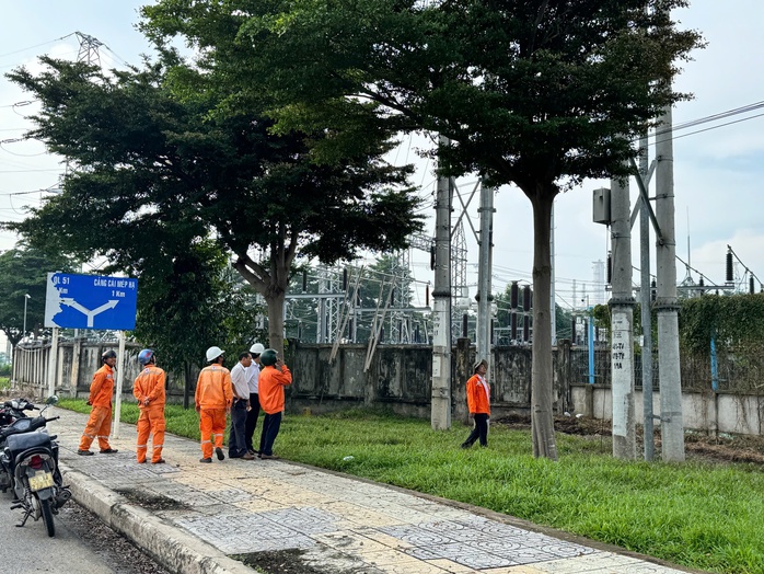 CLIP: Cháy lớn ở trạm biến áp 110 Kv, cột lửa kèm khói bốc cao- Ảnh 1. CLIP: Cháy lớn ở trạm biến áp 110 Kv, cột lửa kèm khói bốc cao- Ảnh 1.