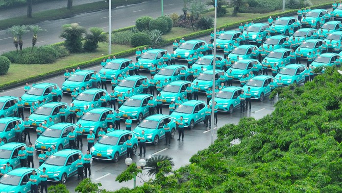Đội ngũ tài xế văn minh và phát triển nhanh là yếu tố cạnh tranh lớn của Xanh SM tại Việt Nam Đội ngũ tài xế văn minh và phát triển nhanh là yếu tố cạnh tranh lớn của Xanh SM tại Việt Nam