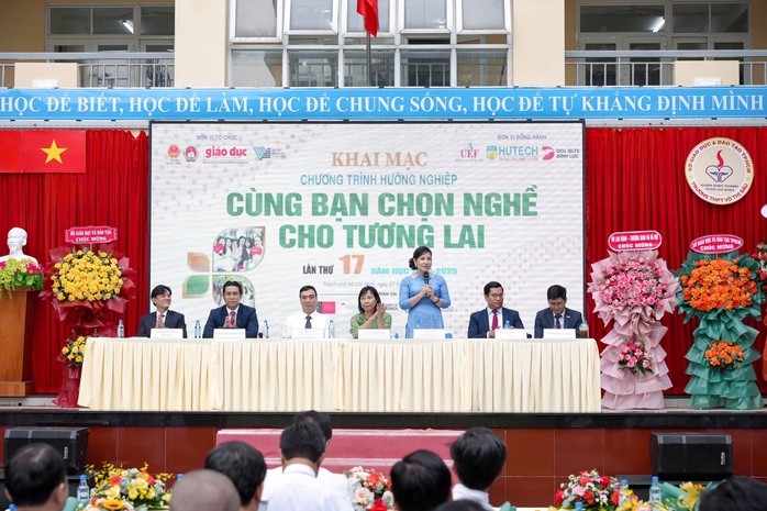 Đưa chương trình “Cùng bạn chọn nghề cho tương lai” đến 600 trường THPT cả nước- Ảnh 1. Đưa chương trình “Cùng bạn chọn nghề cho tương lai” đến 600 trường THPT cả nước- Ảnh 1.