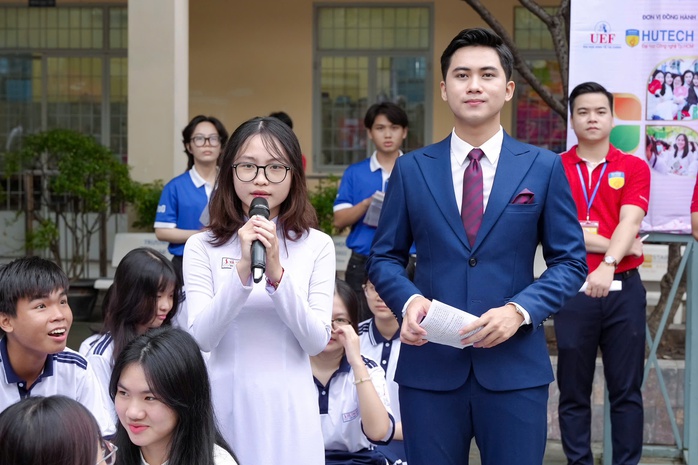 Đưa chương trình “Cùng bạn chọn nghề cho tương lai” đến 600 trường THPT cả nước- Ảnh 3. Đưa chương trình “Cùng bạn chọn nghề cho tương lai” đến 600 trường THPT cả nước- Ảnh 3.