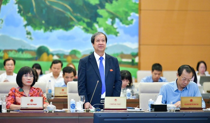 Bộ trưởng Nguyễn Kim Sơn cho biết quy định chính sách tiền lương, phụ cấp với nhà giáo được rà soát kỹ lưỡng khi xây dựng dự thảo Luật Nhà giáo Ảnh: HỒ LONG Bộ trưởng Nguyễn Kim Sơn cho biết quy định chính sách tiền lương, phụ cấp với nhà giáo được rà soát kỹ lưỡng khi xây dựng dự thảo Luật Nhà giáo Ảnh: HỒ LONG