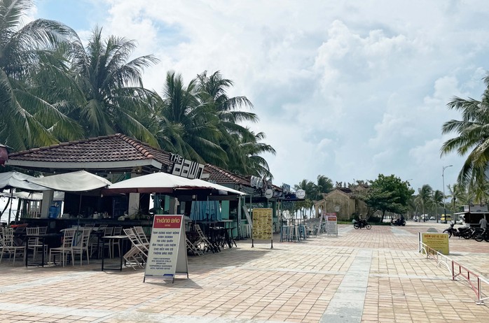 Diễn biến mới vụ 2 "thông báo" trái ngược ở bãi biển Đà Nẵng- Ảnh 2. Diễn biến mới vụ 2 "thông báo" trái ngược ở bãi biển Đà Nẵng- Ảnh 2.