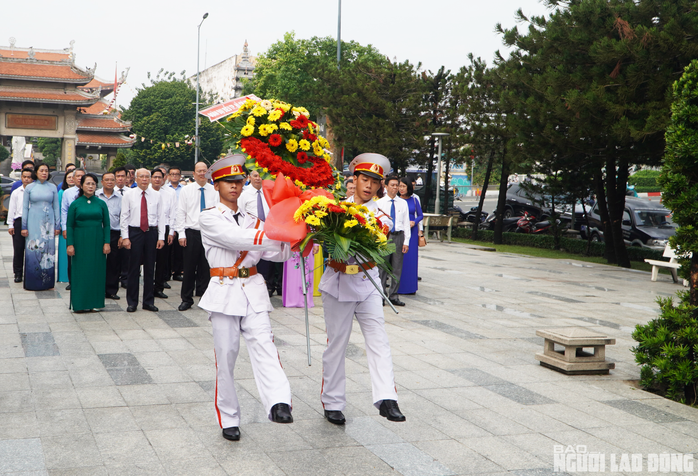 TP HCM tưởng niệm Anh hùng Lực lượng vũ trang nhân dân, Liệt sĩ Nguyễn Văn Trỗi- Ảnh 3. TP HCM tưởng niệm Anh hùng Lực lượng vũ trang nhân dân, Liệt sĩ Nguyễn Văn Trỗi- Ảnh 3.