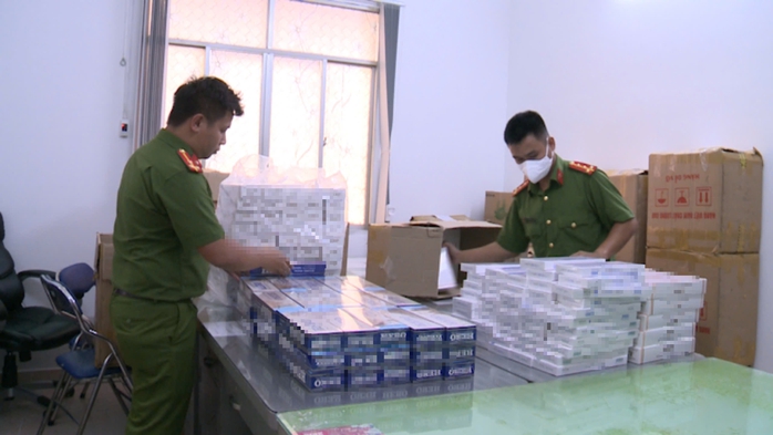 Công an TP HCM phát hiện nhiều tang vật bên trong căn nhà ở quận 7- Ảnh 2. Công an TP HCM phát hiện nhiều tang vật bên trong căn nhà ở quận 7- Ảnh 2.