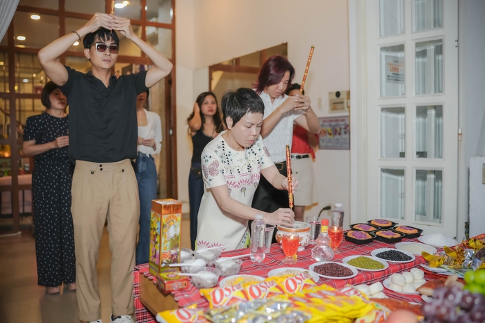 Việt Hương - Hồng Đào lần đầu cùng lên màn ảnh rộng- Ảnh 4. Việt Hương - Hồng Đào lần đầu cùng lên màn ảnh rộng- Ảnh 4.