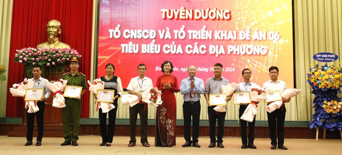 Bình Phước tiên phong về chuyển đổi số, doanh nghiệp hưởng lợi- Ảnh 3. Bình Phước tiên phong về chuyển đổi số, doanh nghiệp hưởng lợi- Ảnh 3.
