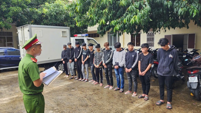 Rủ nhau đi hỗn chiến, nhóm thiếu niên ở Đà Nẵng bị bắt- Ảnh 2. Rủ nhau đi hỗn chiến, nhóm thiếu niên ở Đà Nẵng bị bắt- Ảnh 2.