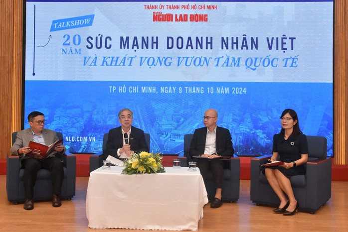 Các khách mời chia sẻ nhiều ý kiến tâm huyết để phát huy mạnh mẽ hơn nữa sức mạnh doanh nhân, doanh nghiệp vươn tầm quốc tế. Ảnh: TẤN THẠNH Các khách mời chia sẻ nhiều ý kiến tâm huyết để phát huy mạnh mẽ hơn nữa sức mạnh doanh nhân, doanh nghiệp vươn tầm quốc tế. Ảnh: TẤN THẠNH