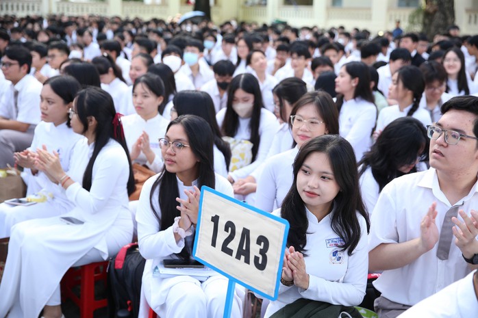 Nhiều đại biểu Quốc hội không đồng tình với đề xuất miễn học phí đối với con nhà giáoẢnh: HOÀNG TRIỀU Nhiều đại biểu Quốc hội không đồng tình với đề xuất miễn học phí đối với con nhà giáoẢnh: HOÀNG TRIỀU