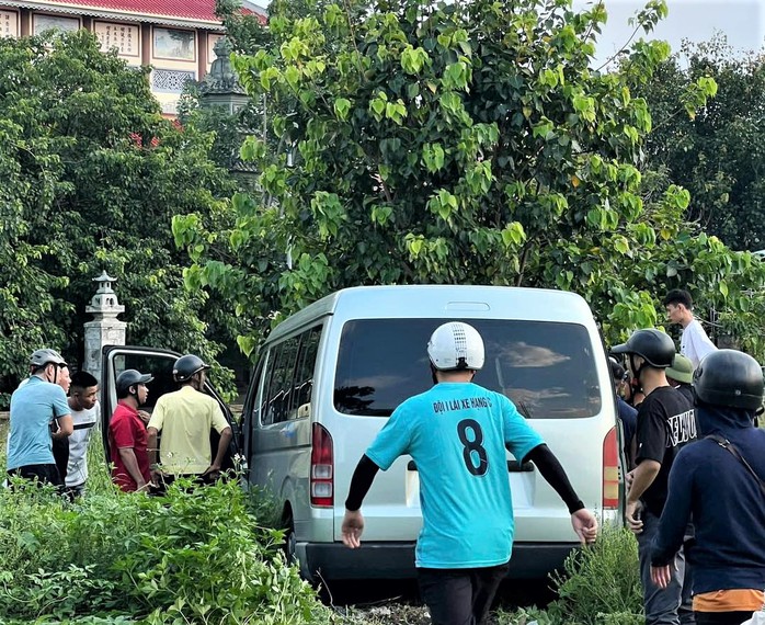 Thông tin vụ CSGT truy đuổi xe “điên”, náo động Đà Nẵng- Ảnh 2. Thông tin vụ CSGT truy đuổi xe “điên”, náo động Đà Nẵng- Ảnh 2.