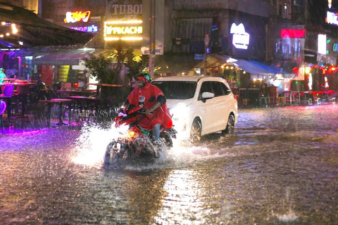 Thời tiết TP HCM hôm nay, 9-10: Tiếp tục có mưa to- Ảnh 1.