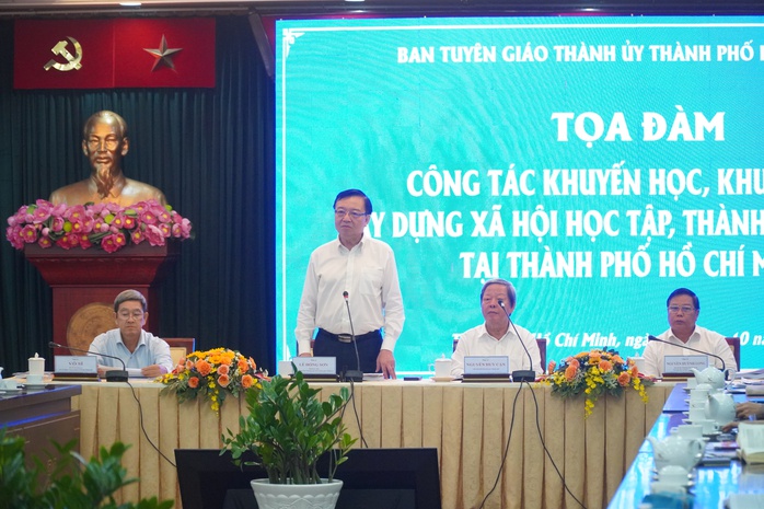 TP HCM đẩy mạnh tuyên truyền công tác khuyến học, khuyến tài- Ảnh 3. TP HCM đẩy mạnh tuyên truyền công tác khuyến học, khuyến tài- Ảnh 3.